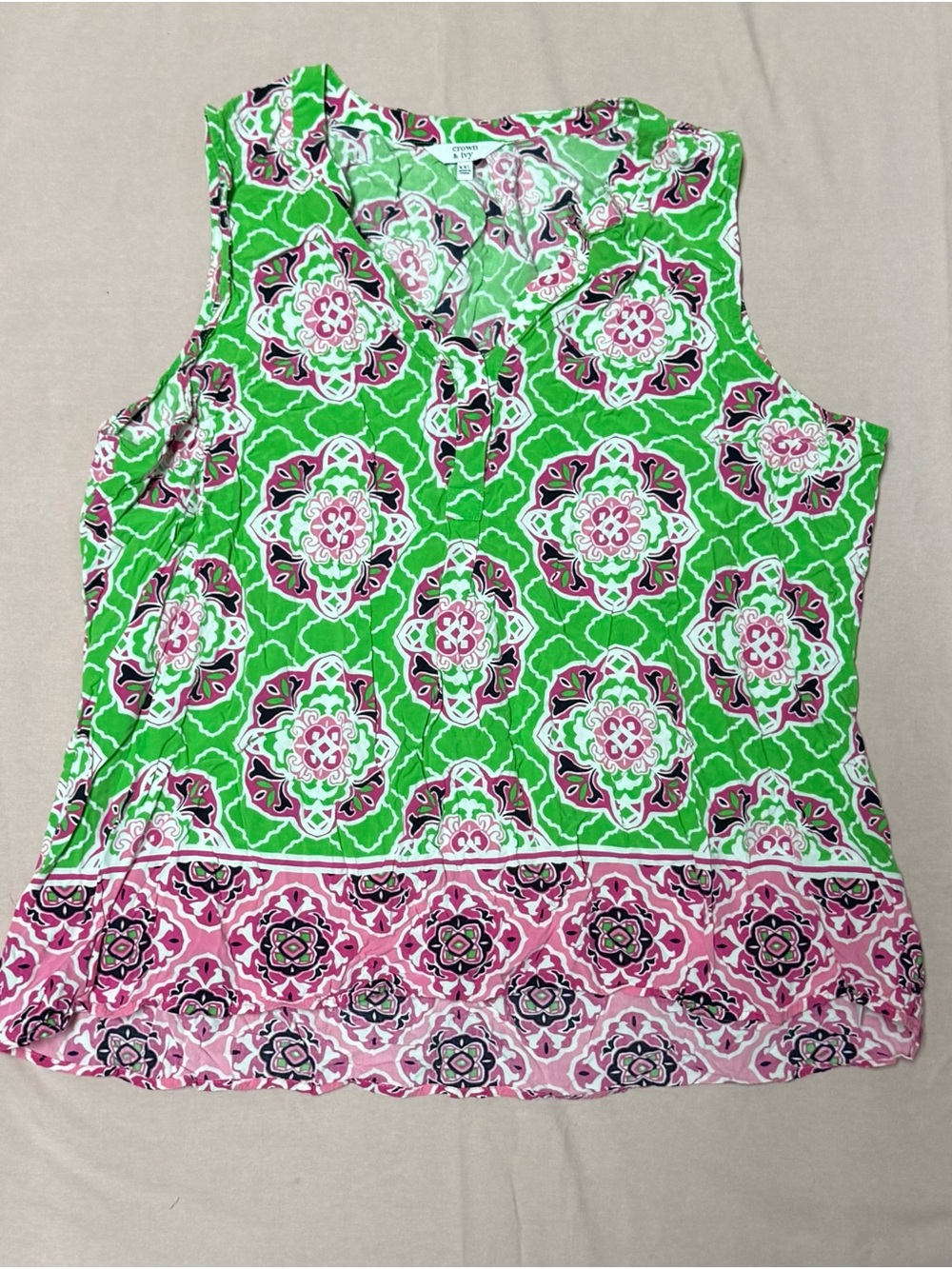 crown & ivy Green and Pink Sleeveless V-Neck Tank